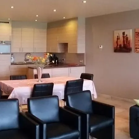 Apartment Infinity I, 0405 *